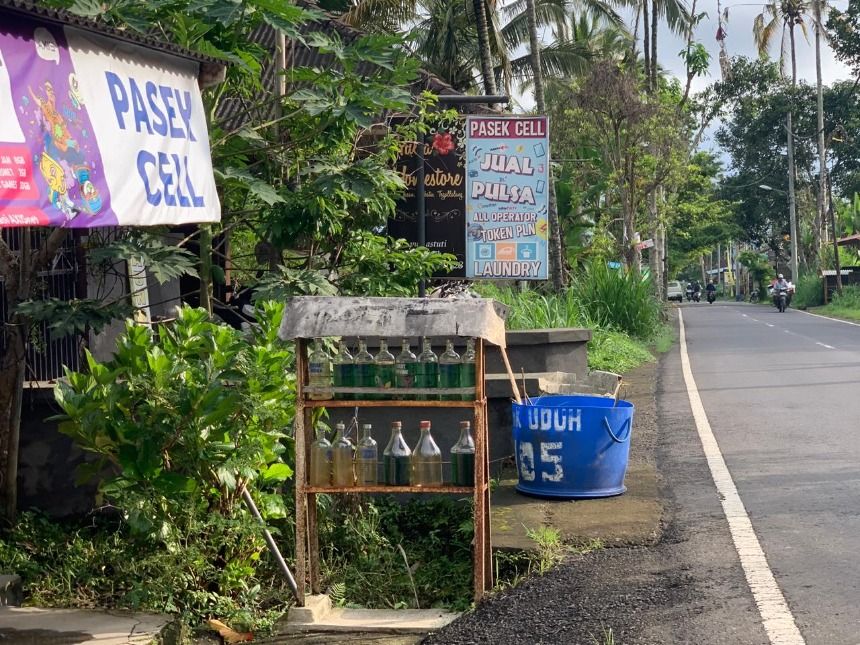 Informal and DIY gas stations in remote locations